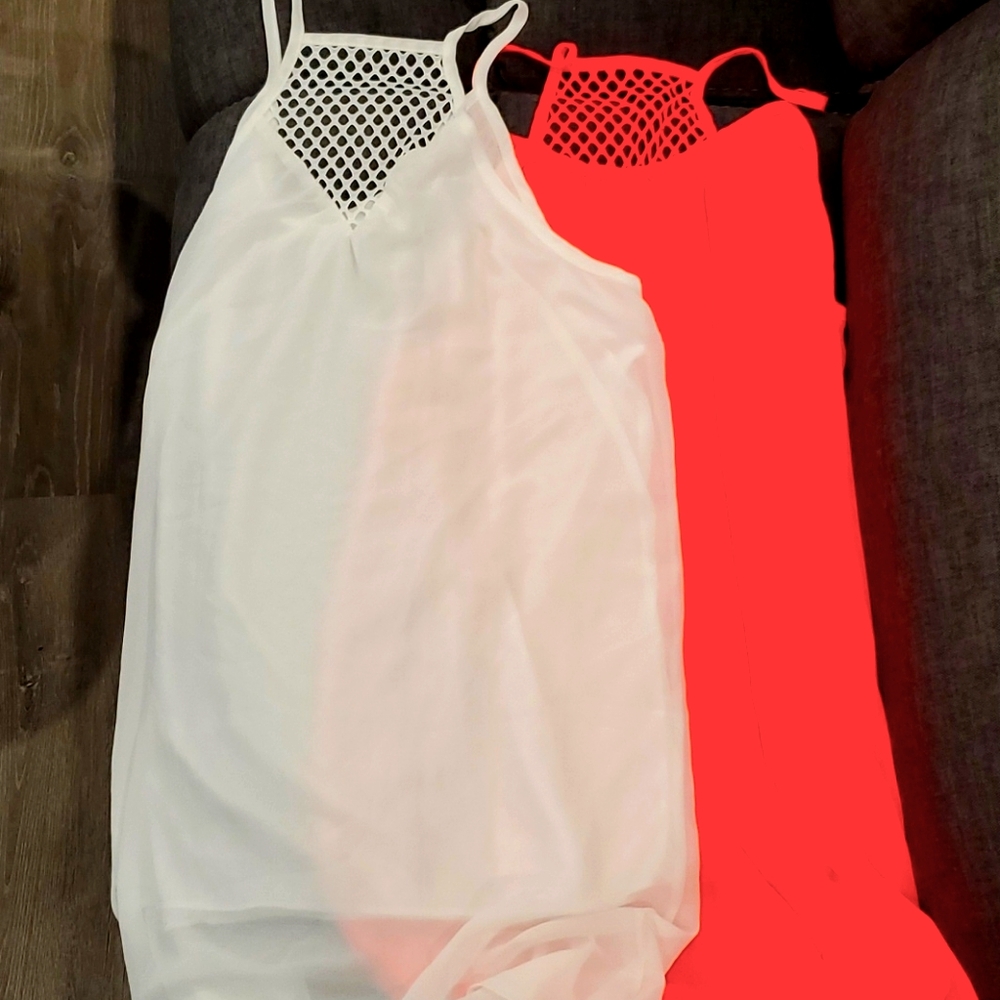 Matching coral and white dresses